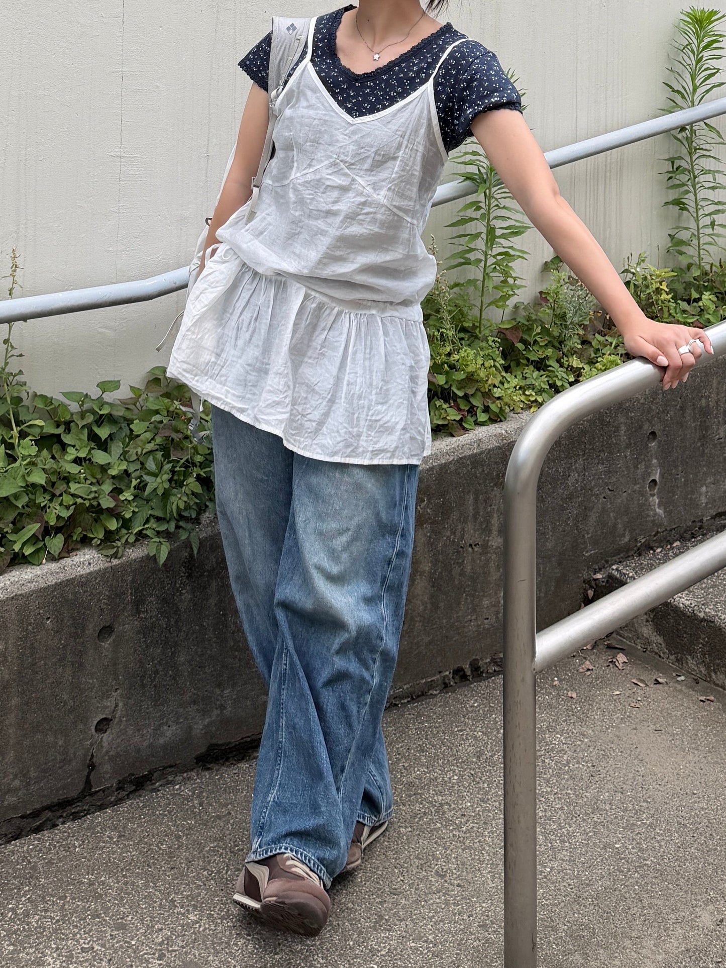 フラワーVネックレースTシャツ DPB78274