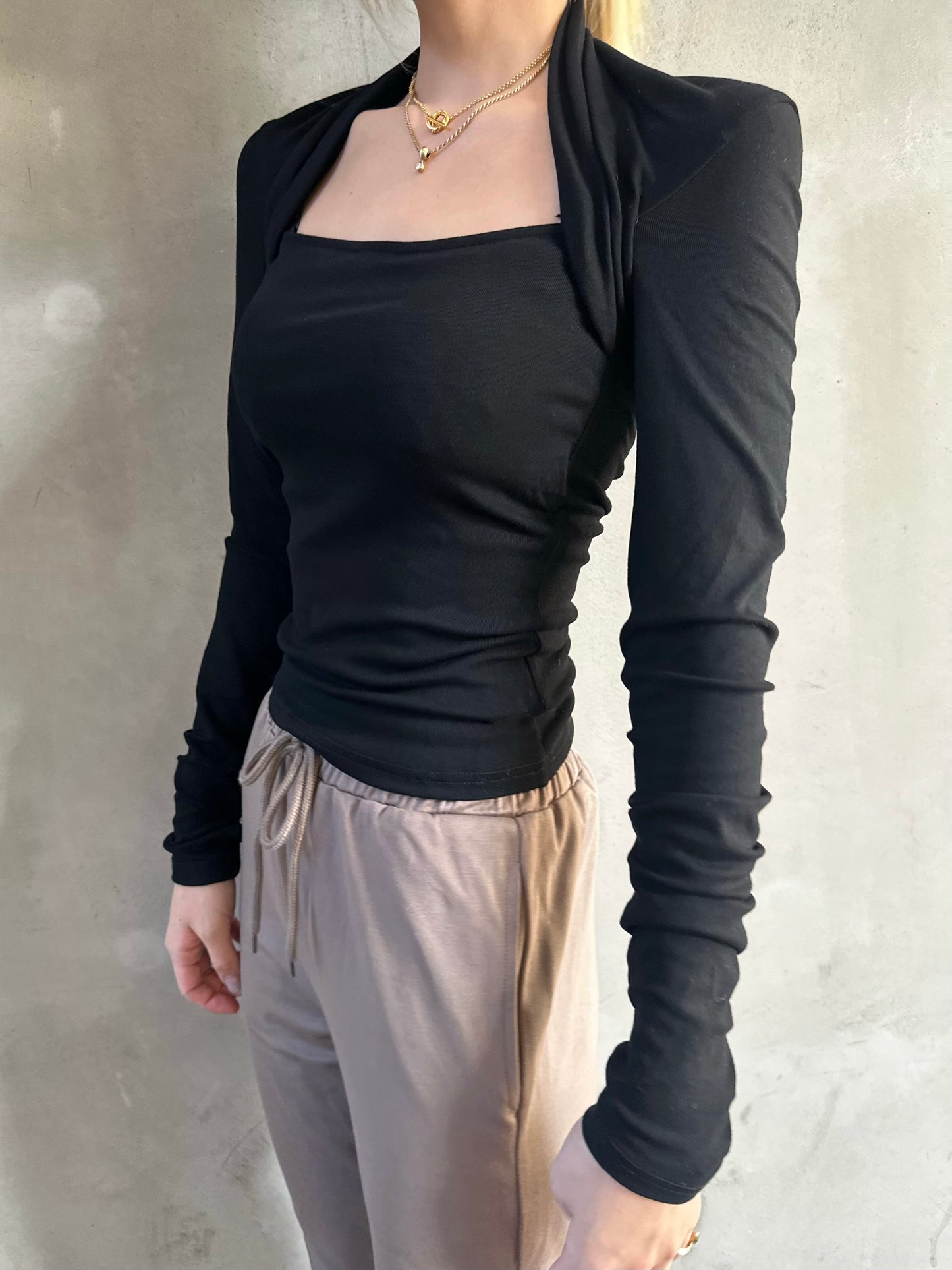 ショルダーデザインフィットトップス DPB26656