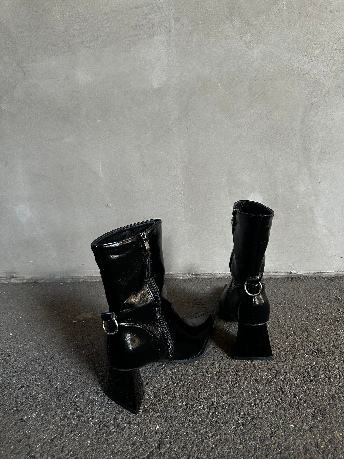 ポインテッドトゥブーツ DPB26671