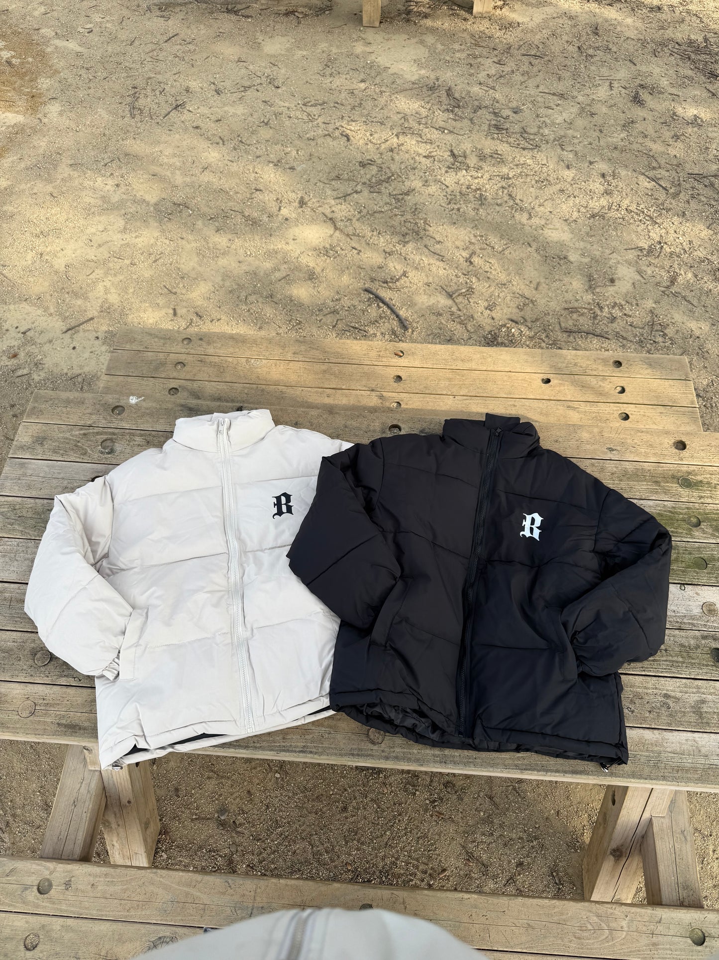 ユニセックスロゴダウン DPB73584