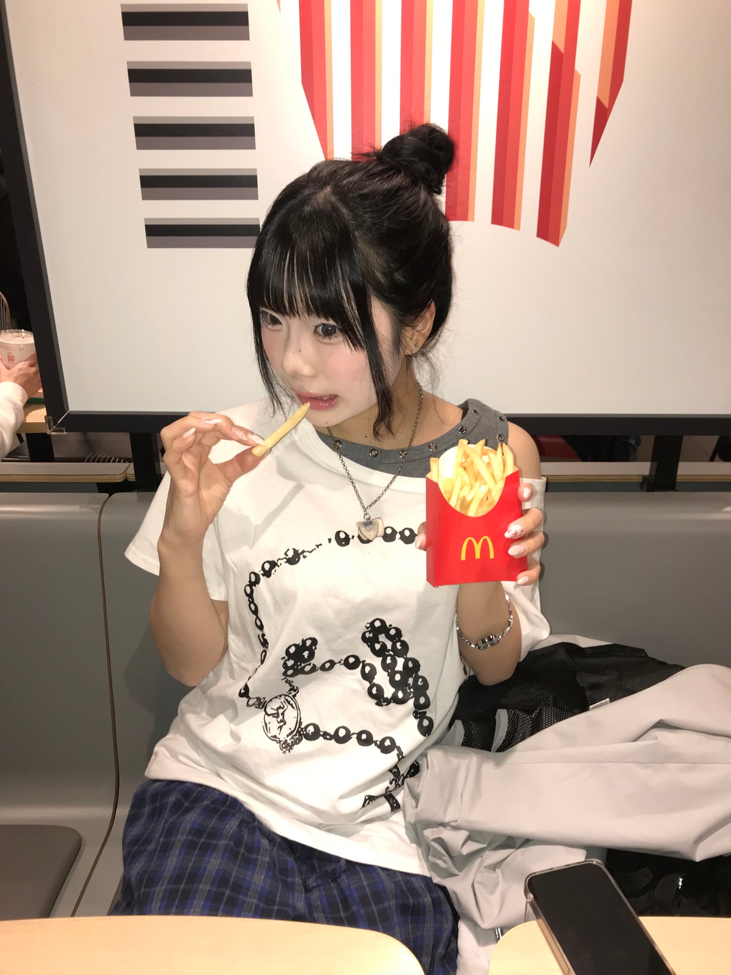 ホワイトオフショルキーデザインTシャツ DPB89247