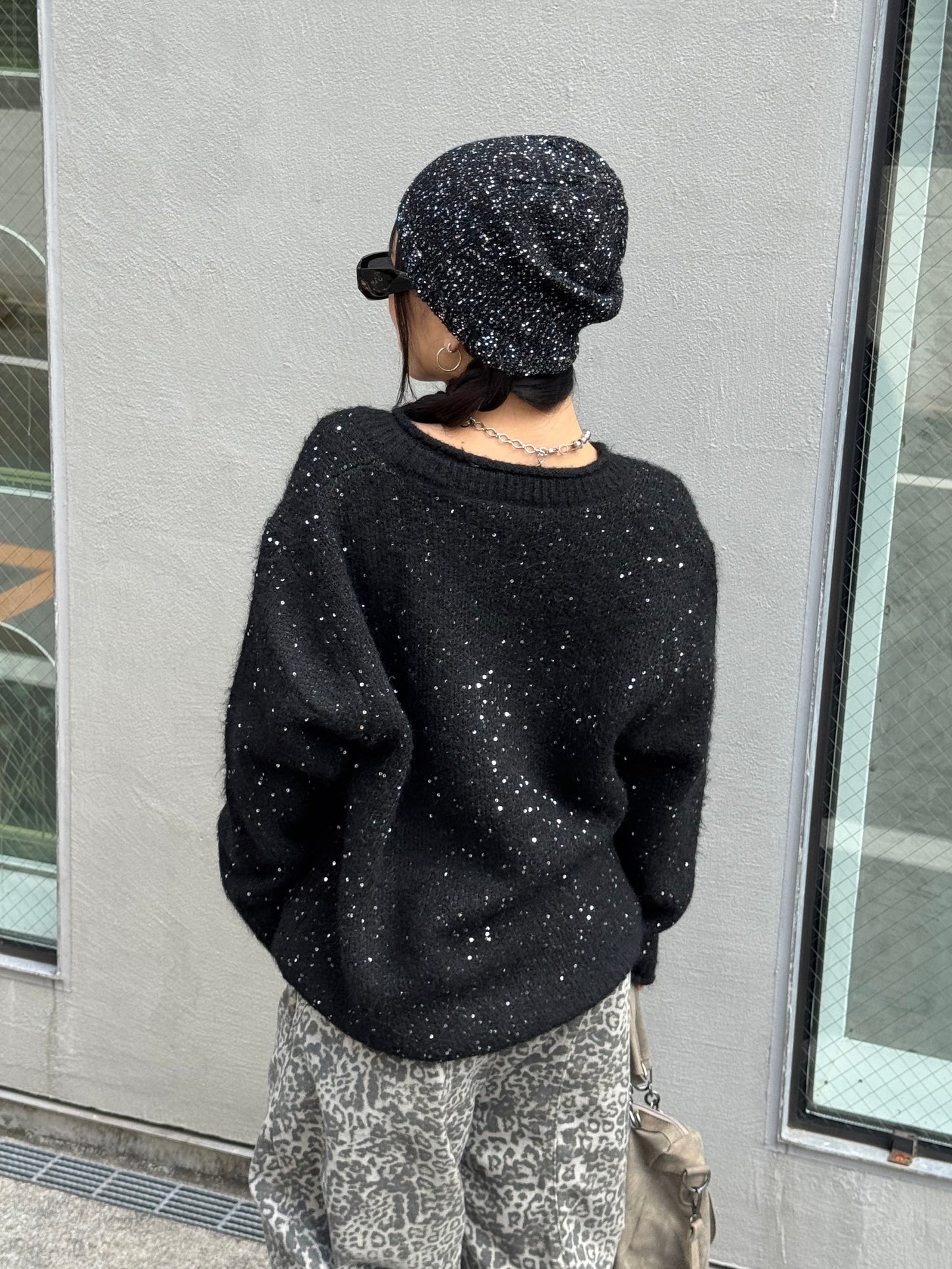 Vネックラメニット DPB86142