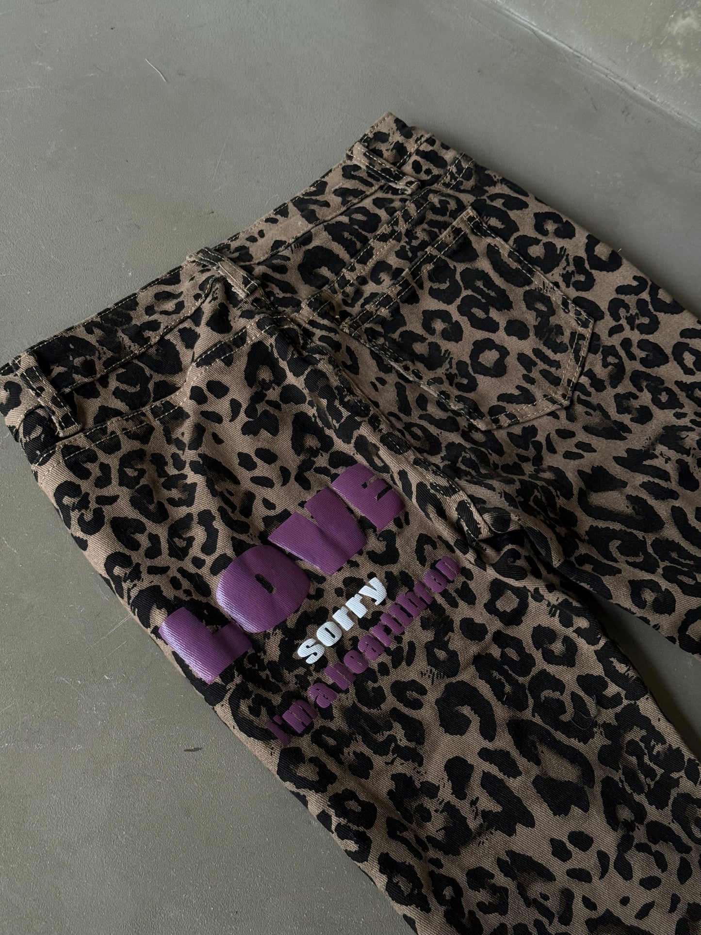 バックロゴフレアレオパードパンツ DPB86160