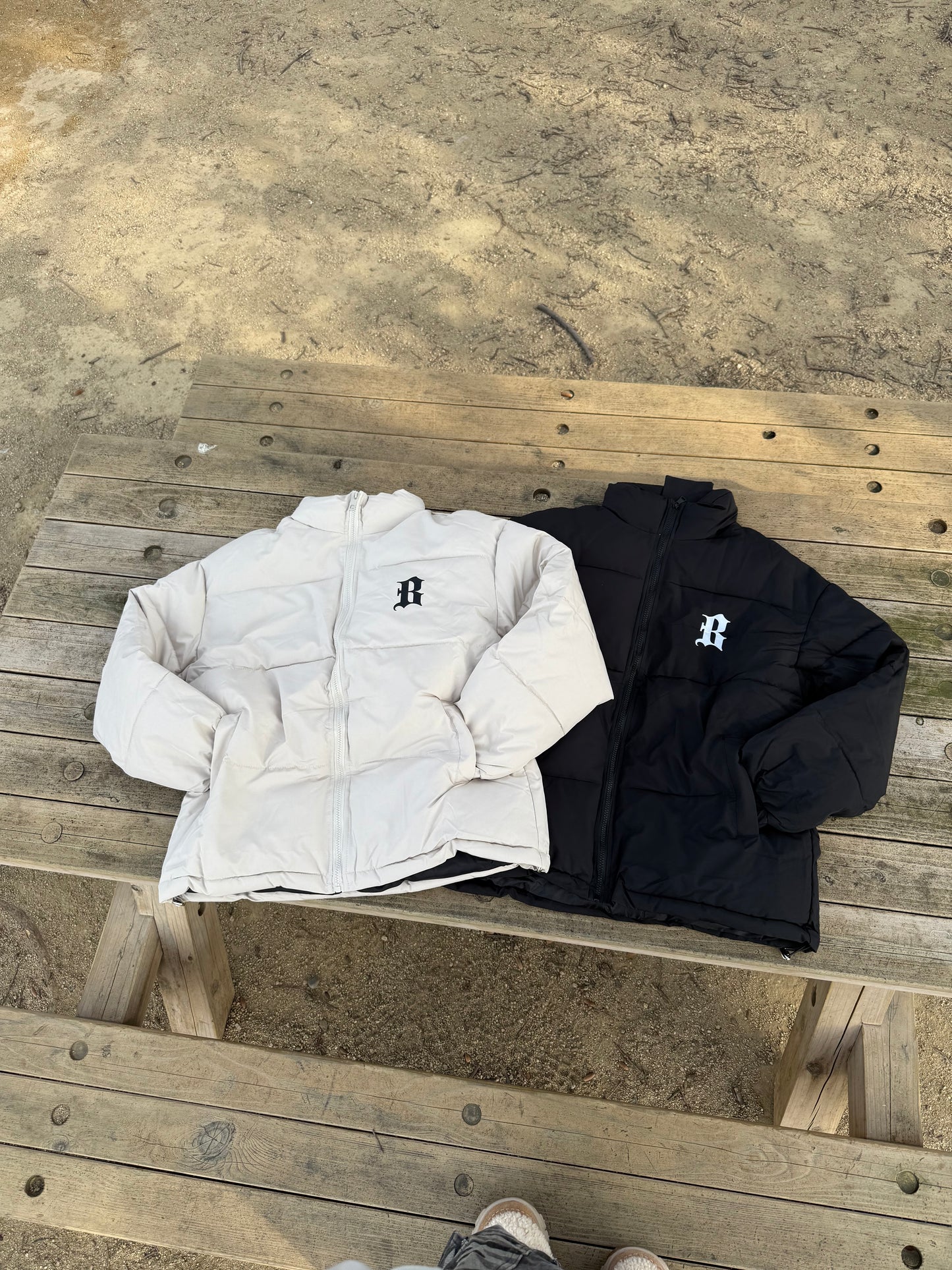 ユニセックスロゴダウン DPB73584