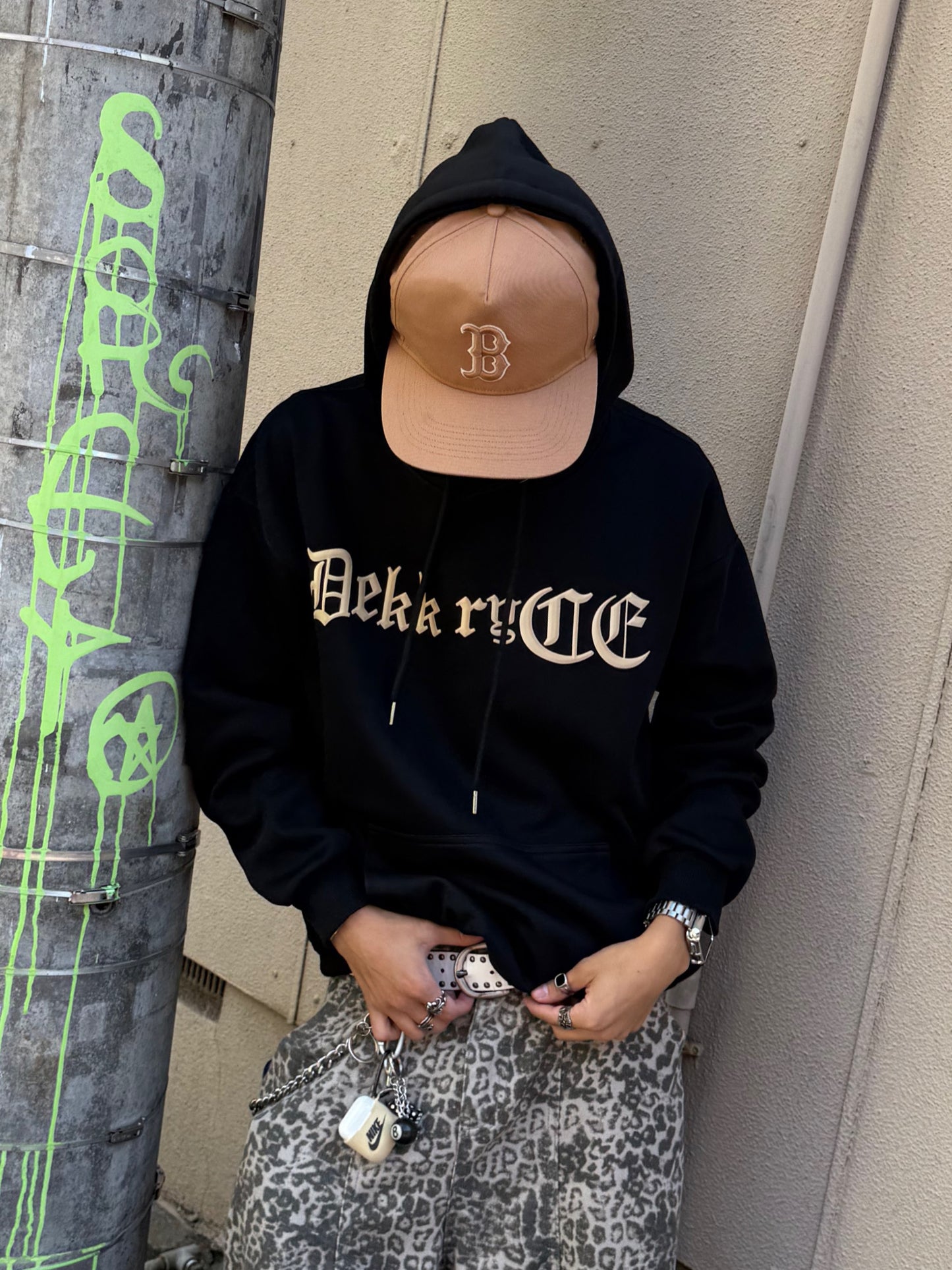 ゴシックレタリングパーカー DPB90038