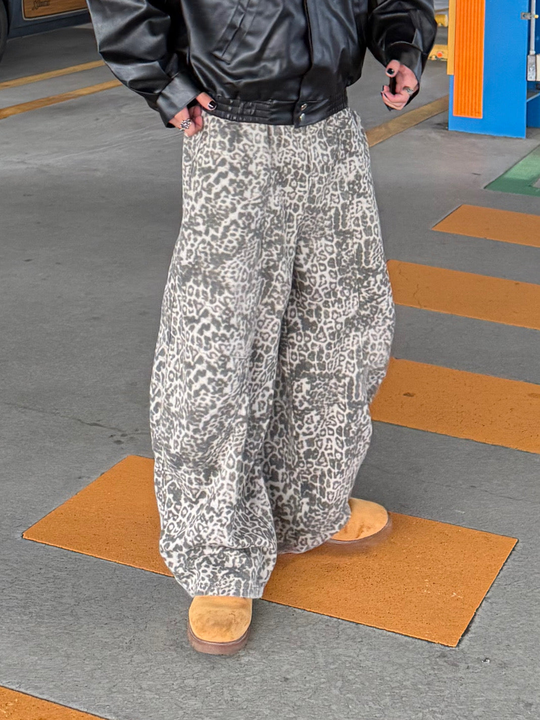 ライトグレーレオパードパンツ DPB90013