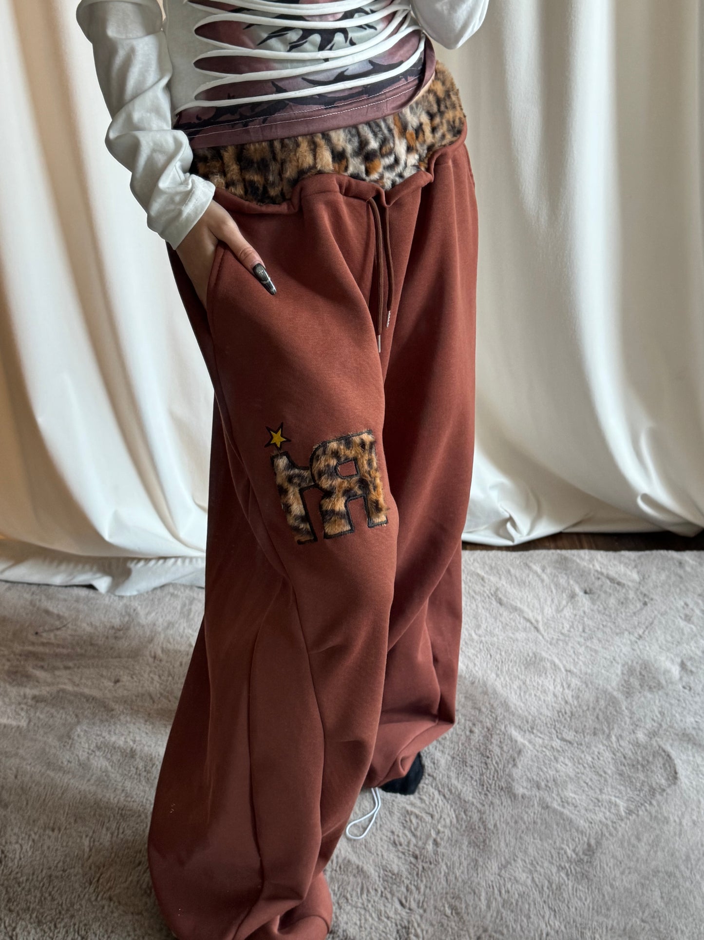 ポイントレオパードスウェットパンツ DPB86185