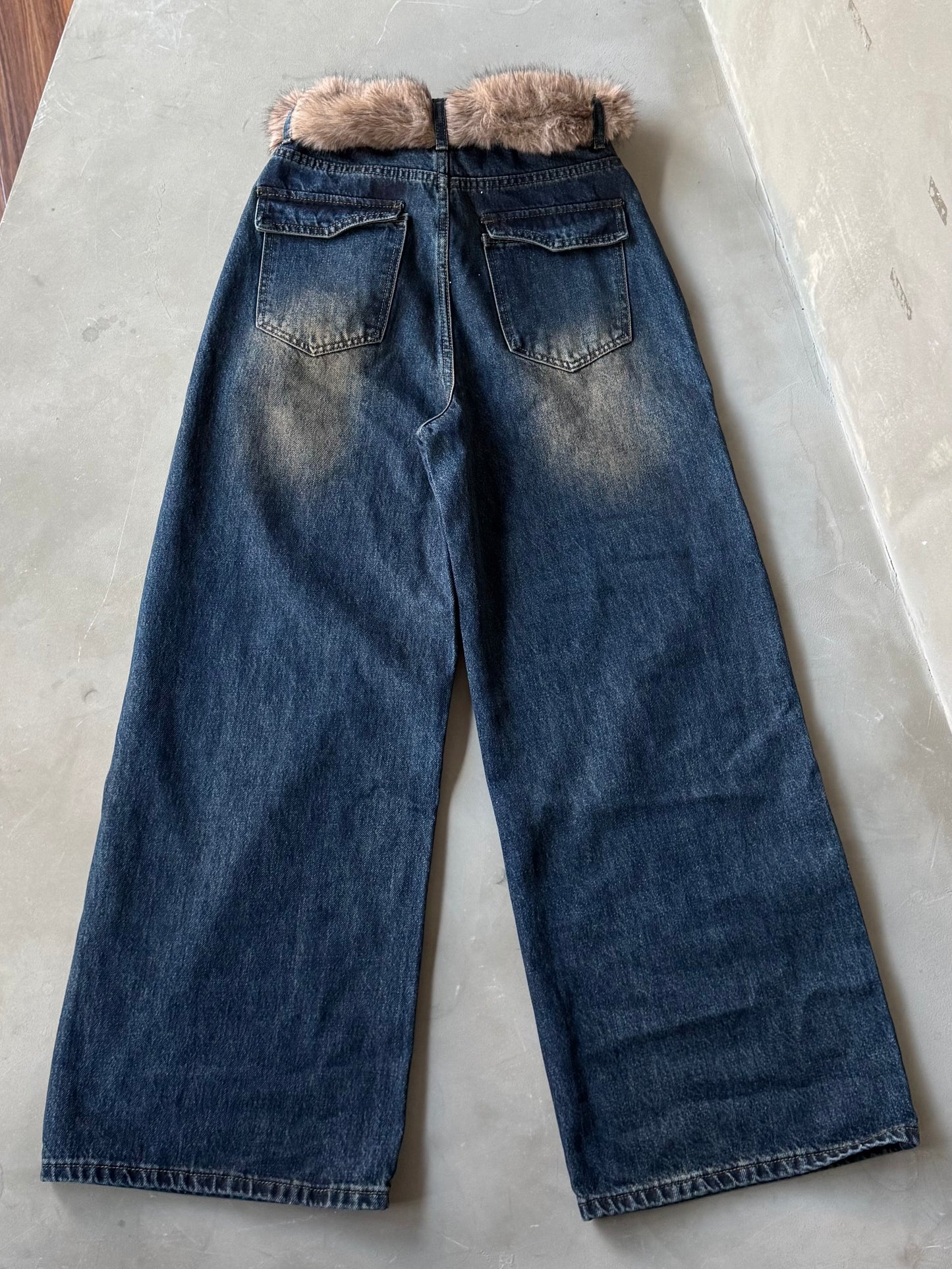 ファーベルト付きデニムパンツ DPB86226