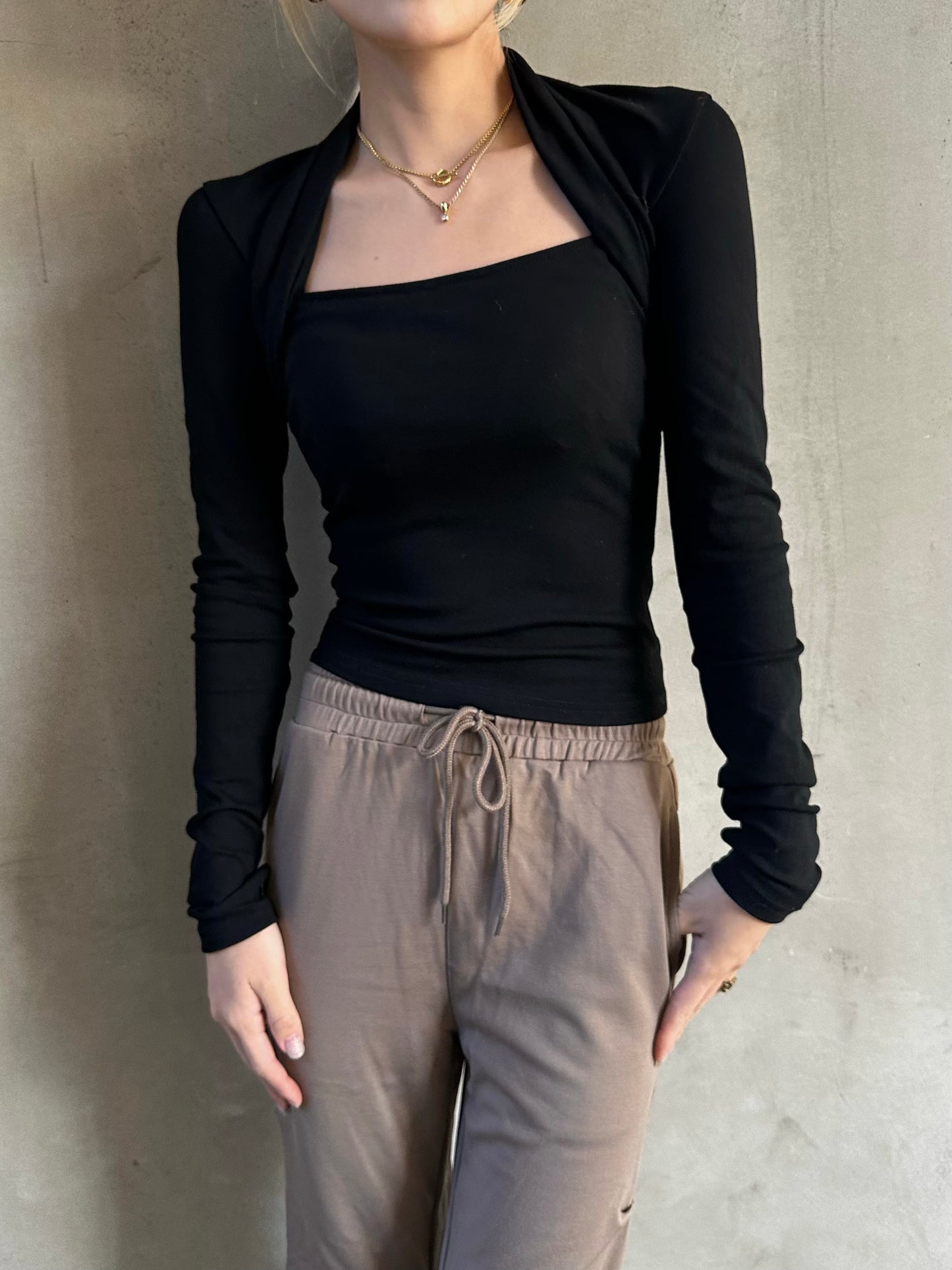 ショルダーデザインフィットトップス DPB26656