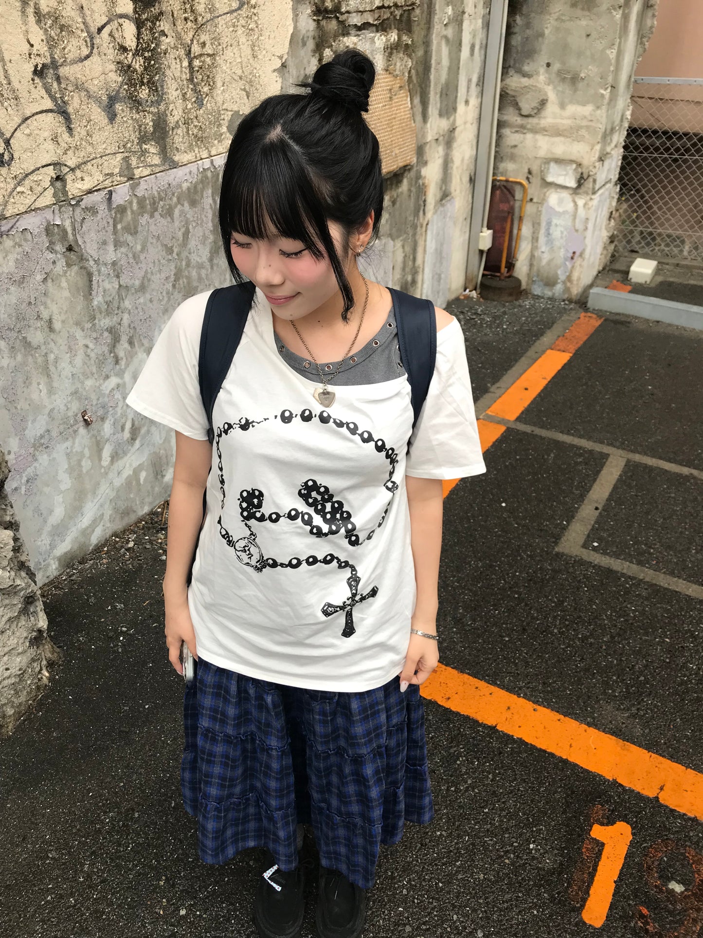 ホワイトオフショルキーデザインTシャツ DPB89247