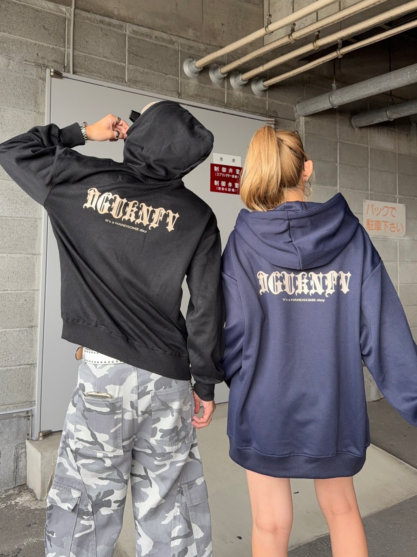 ユニセックスロゴパーカー DPB73126