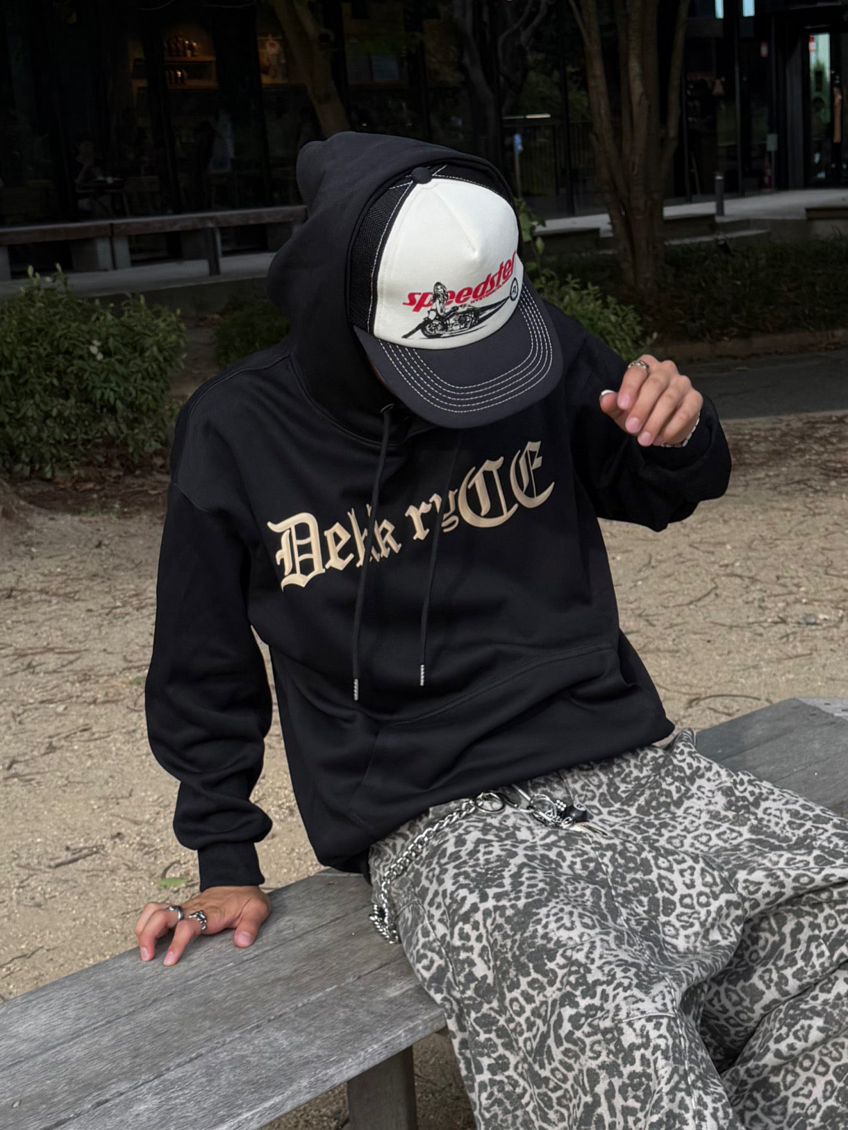 ゴシックレタリングパーカー DPB90038