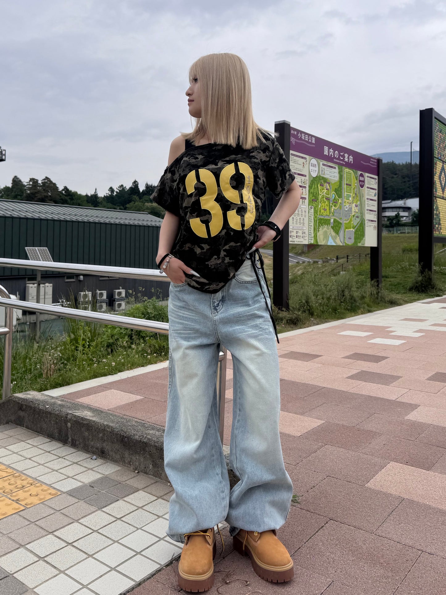 カモフラオフショルTシャツ DPB42378