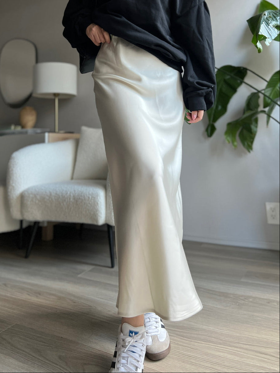 サテンライクロングスカート DPB56369