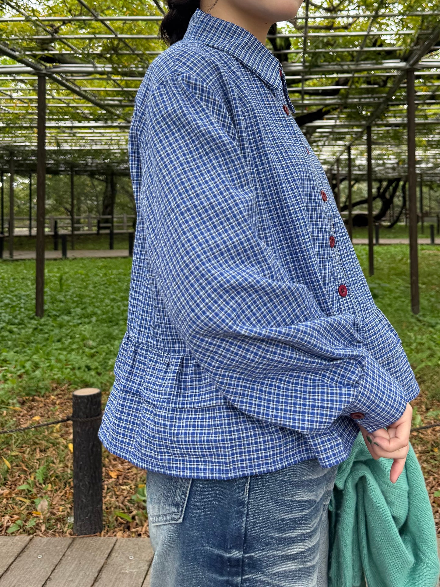 レッドボタンフリルチェックシャツ DPA43663