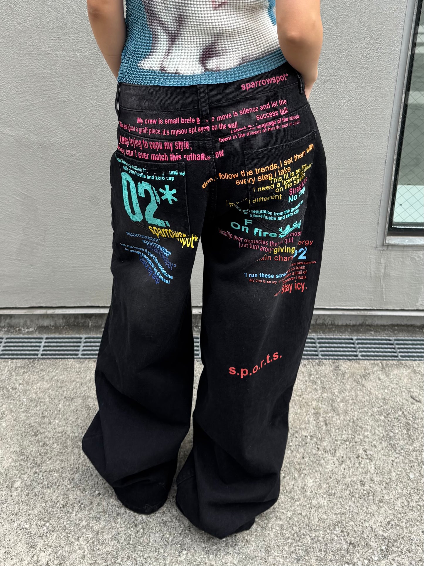 ビビットバックロゴデニムパンツ DPB86241