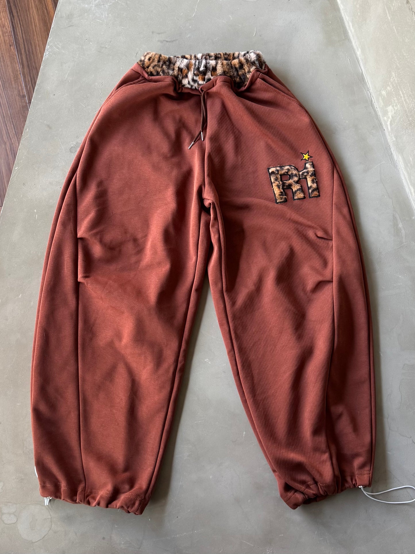 ポイントレオパードスウェットパンツ DPB86185