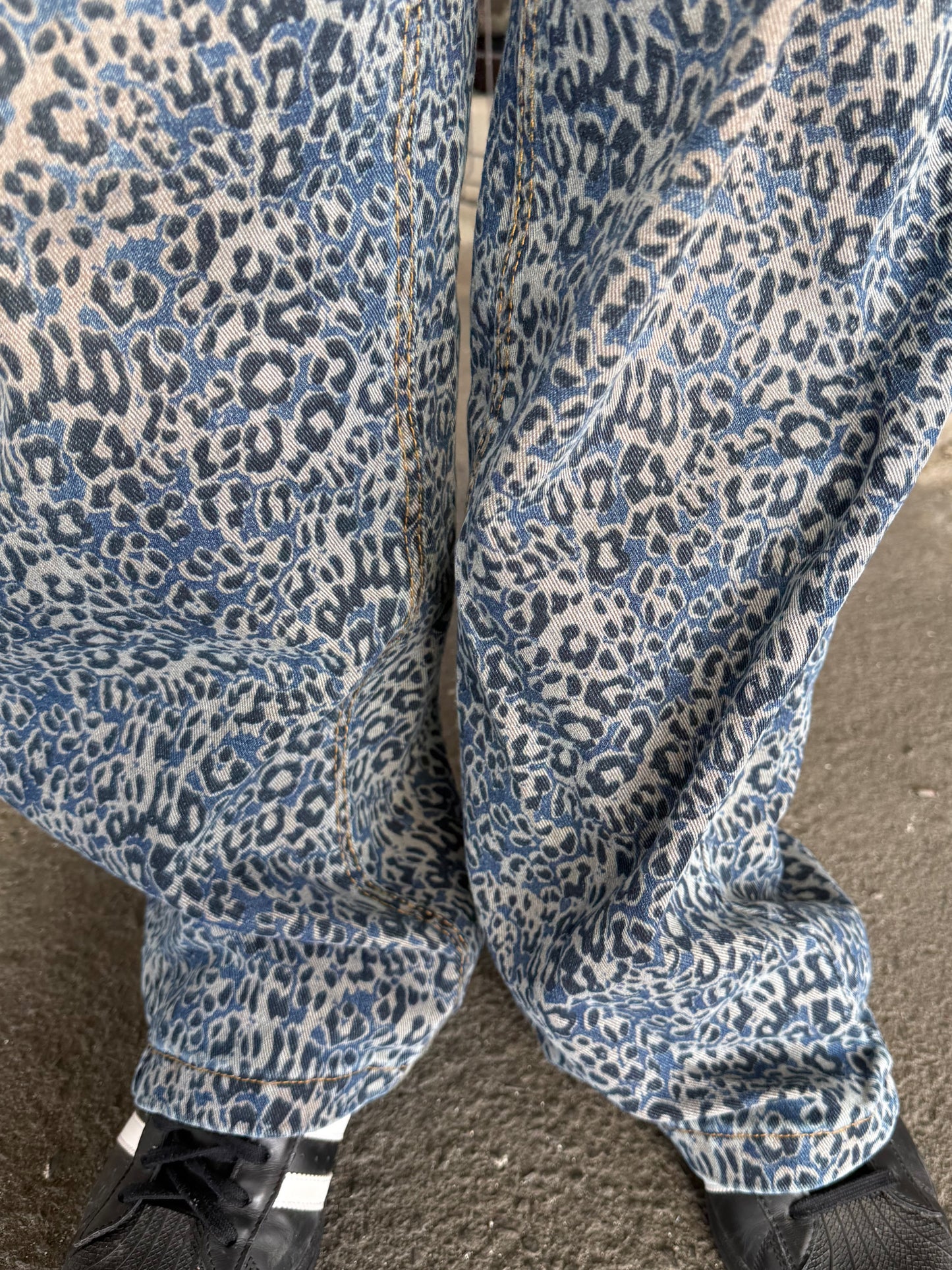 ブルーレオパードデニムパンツ DPB90077