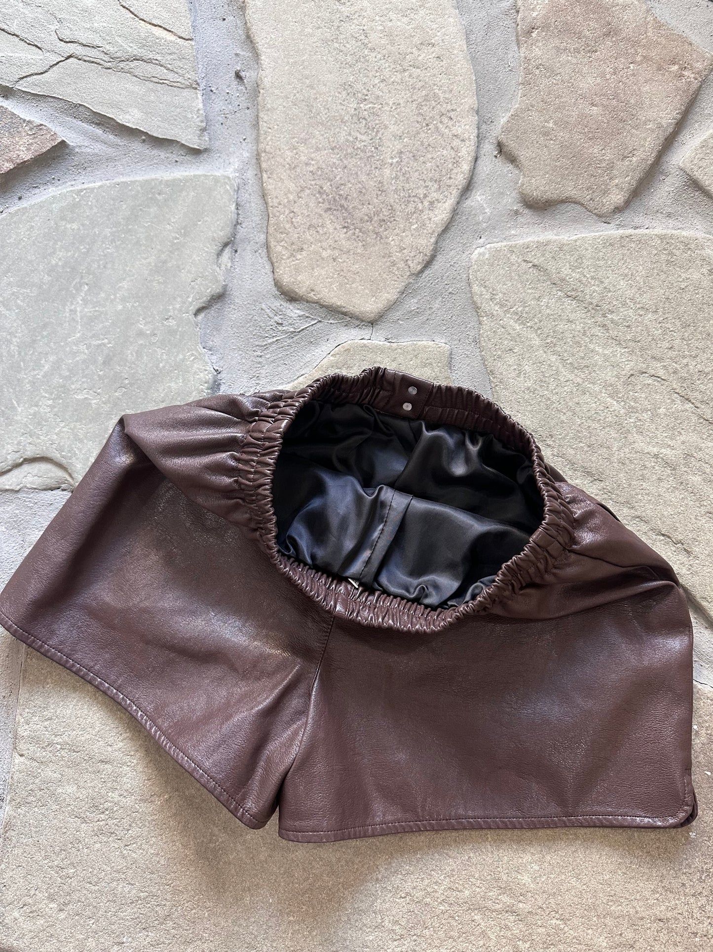 レザーライクショートパンツ DPB95063