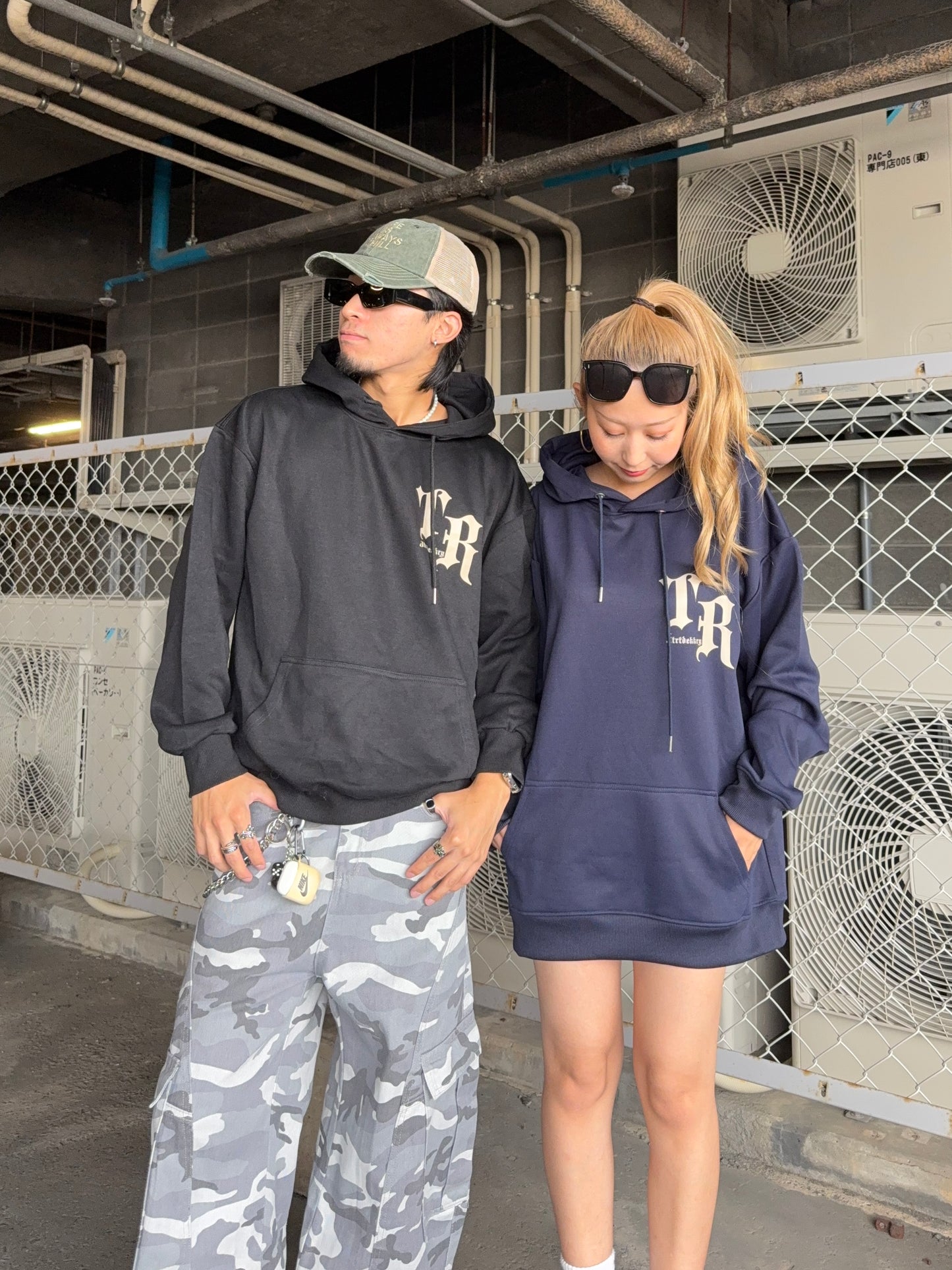 ユニセックスロゴパーカー DPB73126