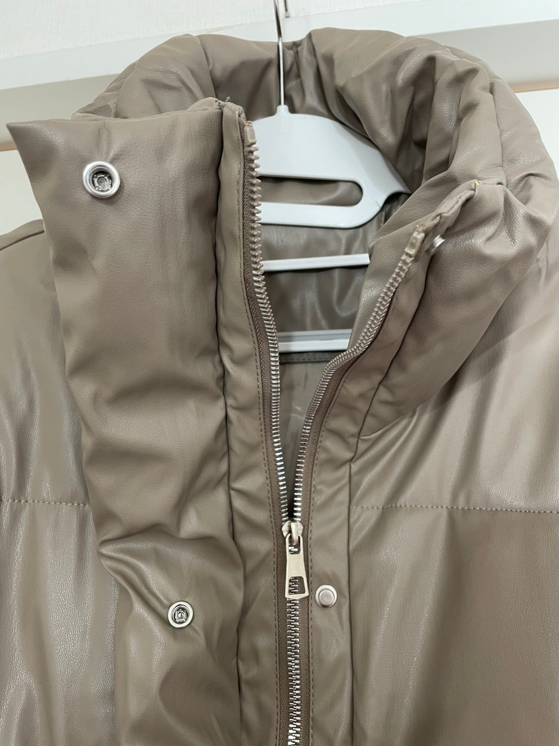 ベージュダウンジャケット DPB47501