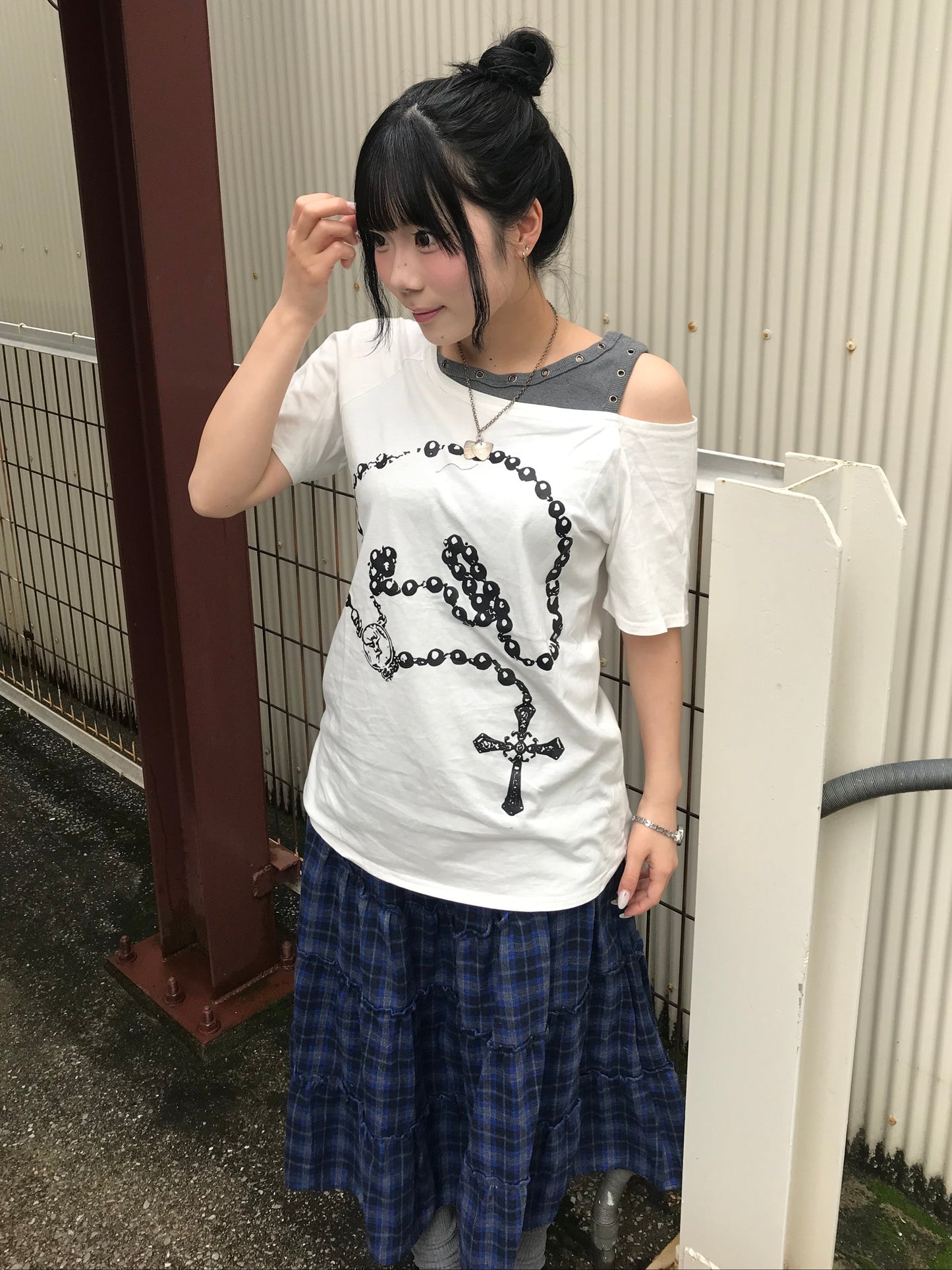 ホワイトオフショルキーデザインTシャツ DPB89247