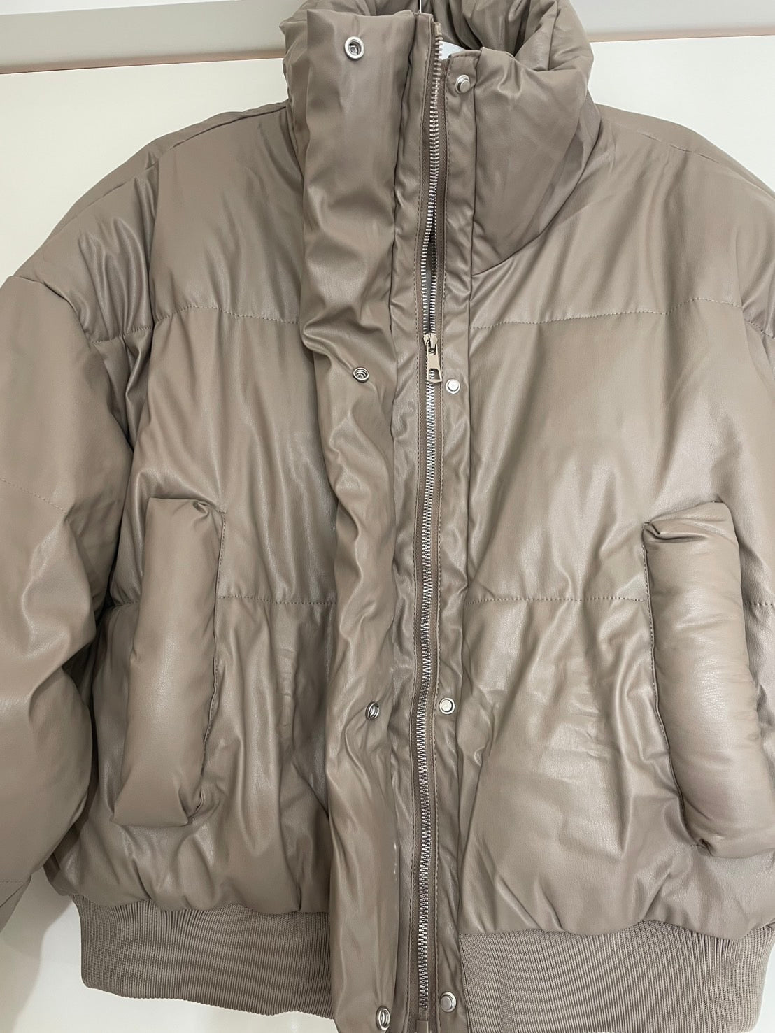 ベージュダウンジャケット DPB47501